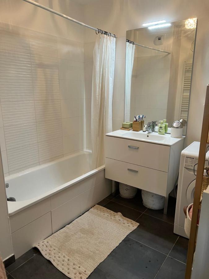 Chez Moi A Cote Du Groupama Stadium Homestay Decines-Charpieu